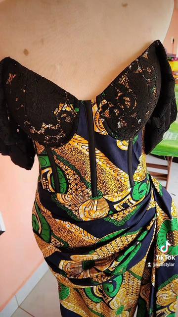 Bustier dentelle et wax